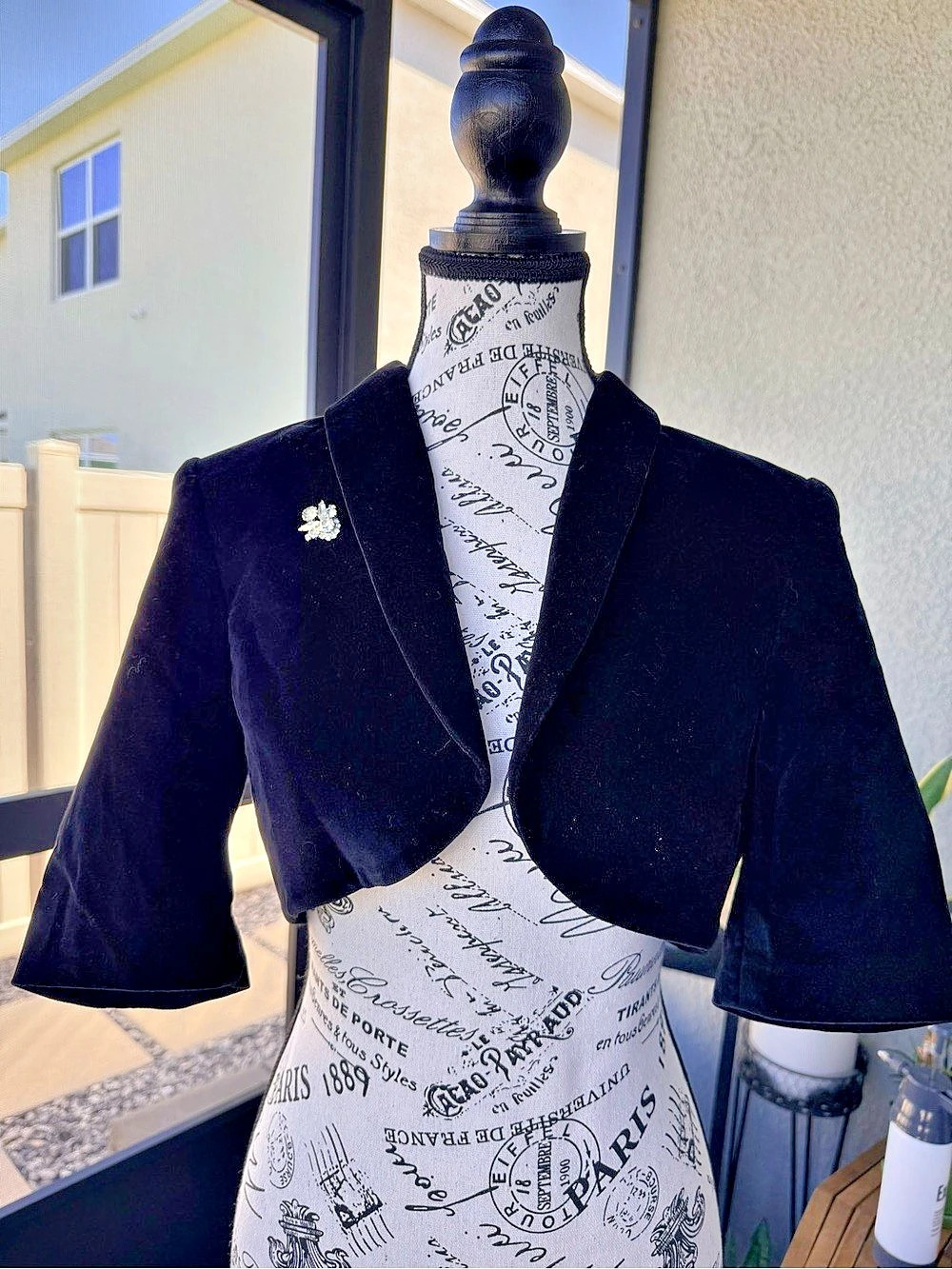 Anne Klein Cropped Velvet Blazer in Black Size Small